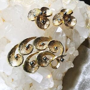 Elegant Vintage Emmons Goldtone & Faux Black Pearl Earrings & Brooch Pin Set